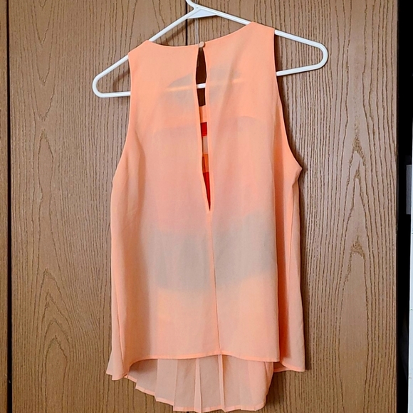 Keyhole Back Sleeveless Top - Picture 3 of 8